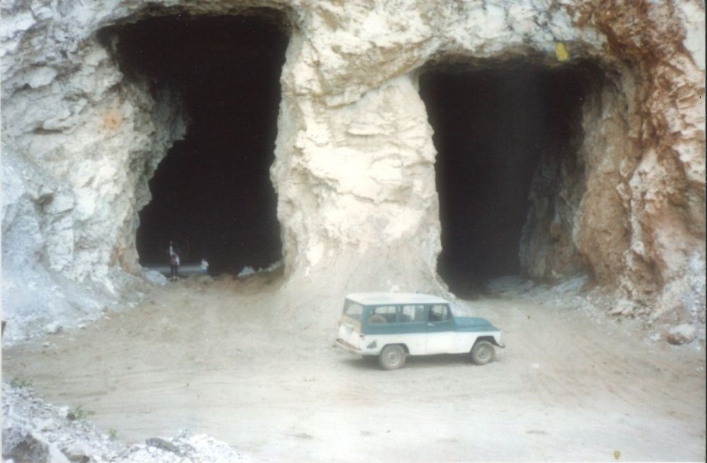 Mine de pierres précieuses de Majestone au Brésil